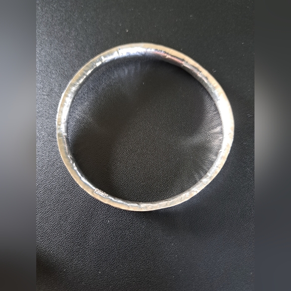 "House of Bangles" Mexico Sterling Silver Hand Crafted Hammered Bangle Bracelet - Picture 9 of 12